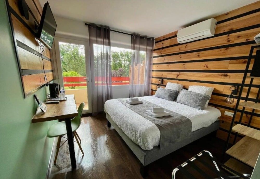 Logis Hôtel Paris-Madrid 3