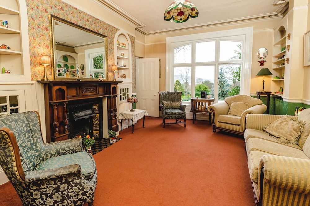 OYO Rayanne House Guest Accommodation 3