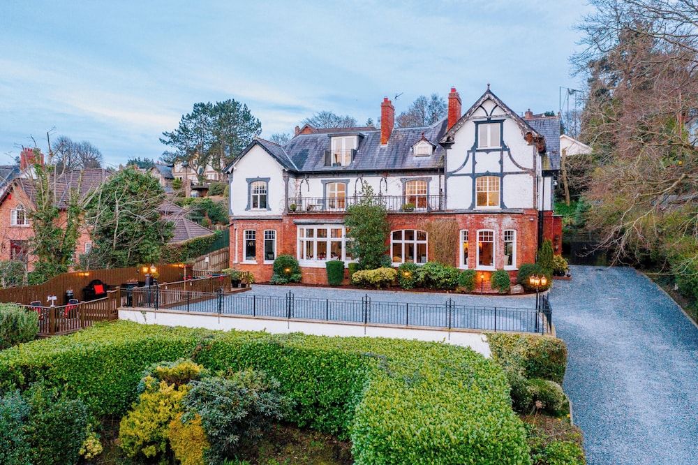 OYO Rayanne House Guest Accommodation 3 estrelas em Holywood