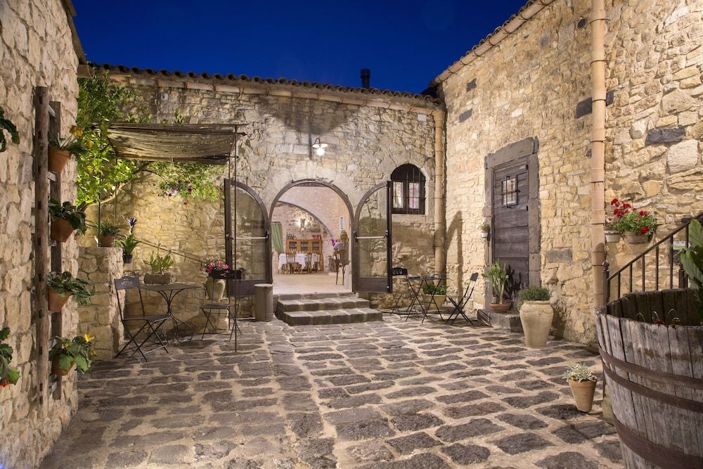 Masseria Fortificata Lo Zafferaneto 2