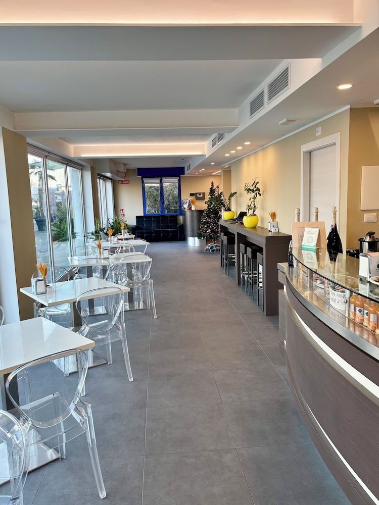 BLU HOTEL 4 4 S.R.L. 3