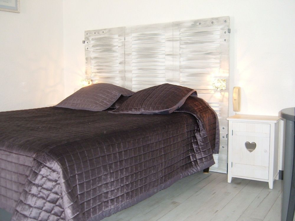 Logis Hôtel le Parasol 2