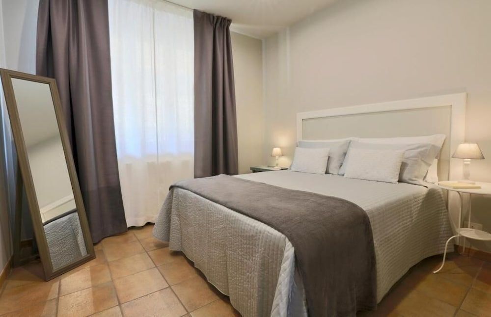 LE SETTE VIE HOLIDAY HOMES -1 estrelas em Monforte dʼAlba