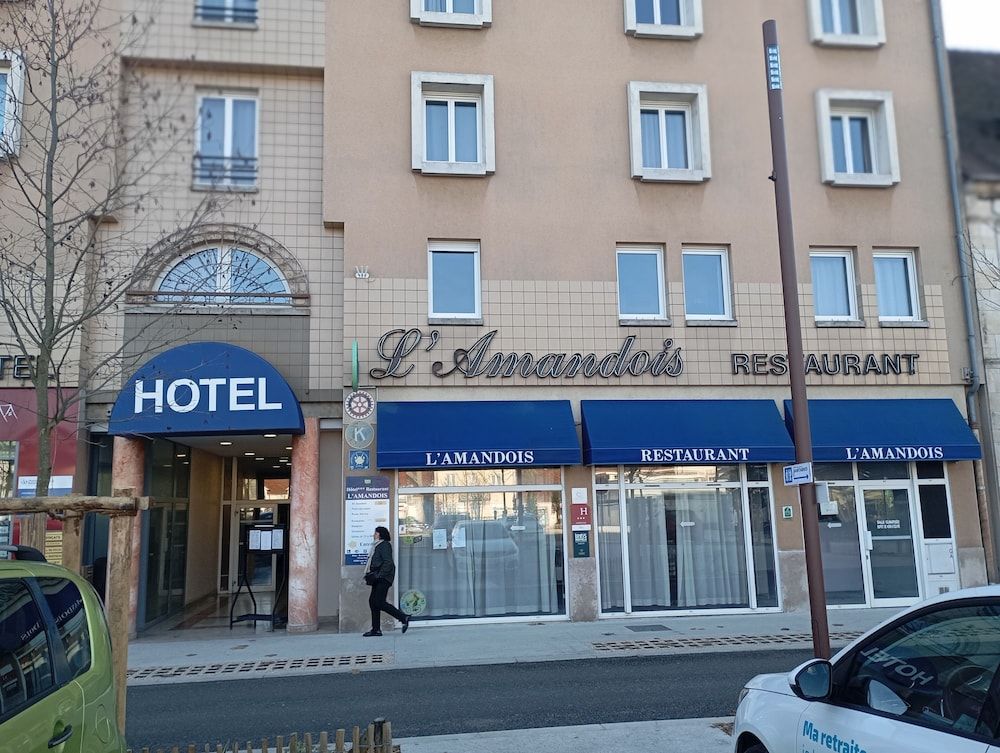 logis hotel l'Amandois 3 estrelas em Saint-Amand-Montrond