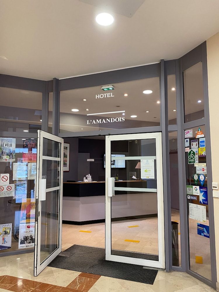 logis hotel l'Amandois 2