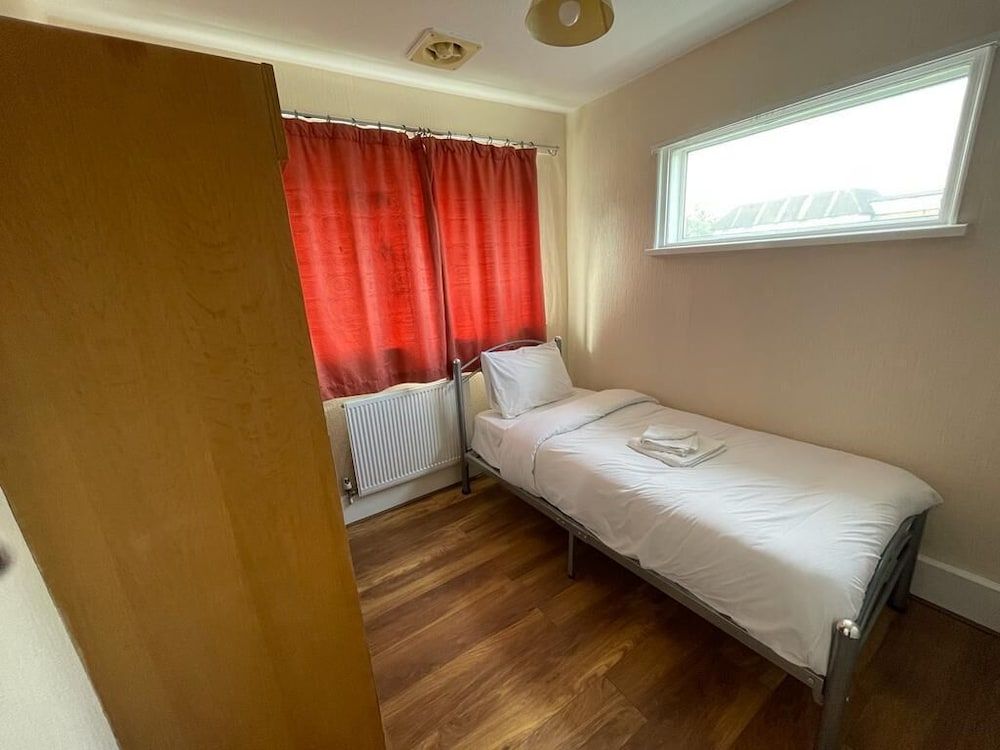 St Nicholas Hotel Kenton 2