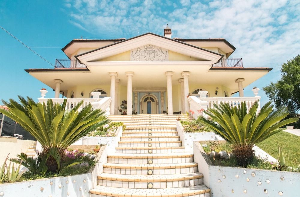 Alexander's Home -1 estrelas em Collecorvino