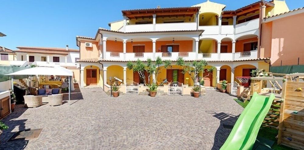 Residence La Corte di Anastasia -1 estrellas en Torpè