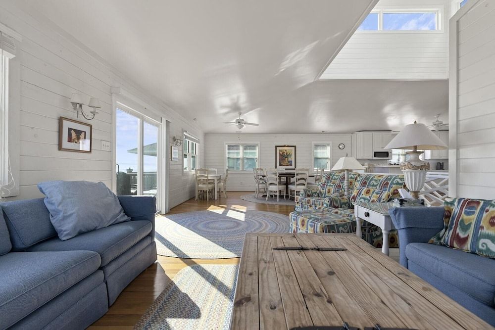 Suncatcher 4 Bedroom Home by RedAwning -1 estrellas en Atlantic Beach
