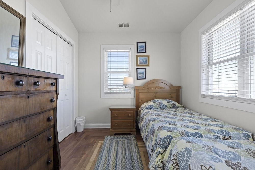 Suncatcher 4 Bedroom Home by RedAwning 3