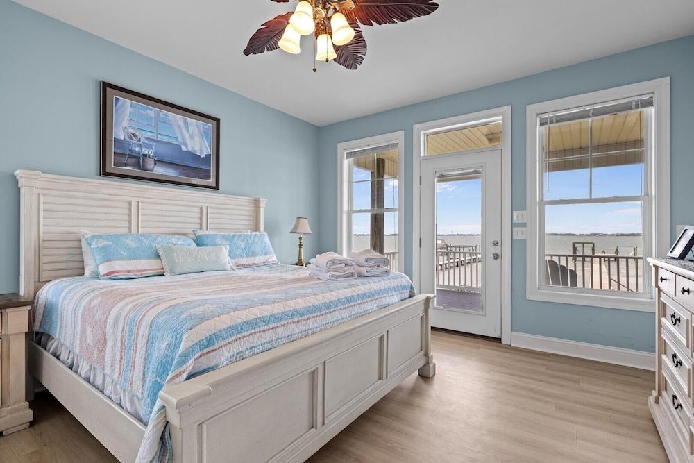 Dolphin Lookout 4 Bedroom Home by RedAwning 2