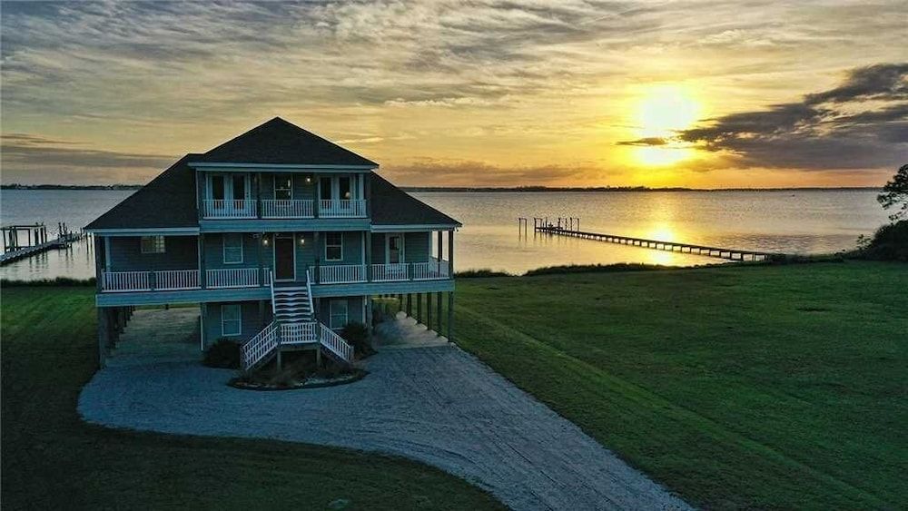Dolphin Lookout 4 Bedroom Home by RedAwning -1 estrelas em Gloucester