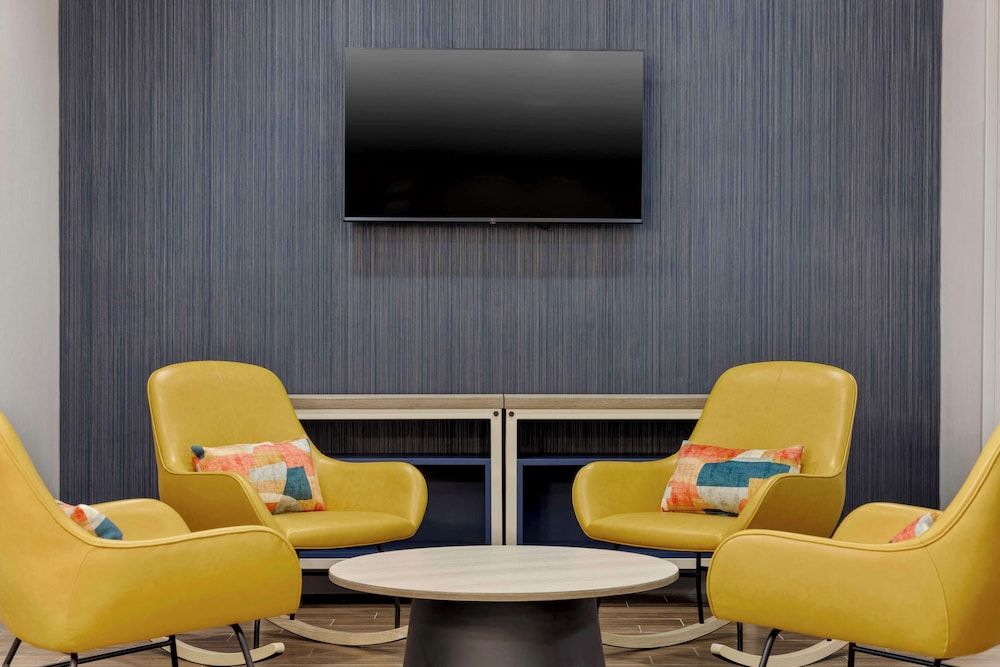 Spark by Hilton Newcomerstown 3