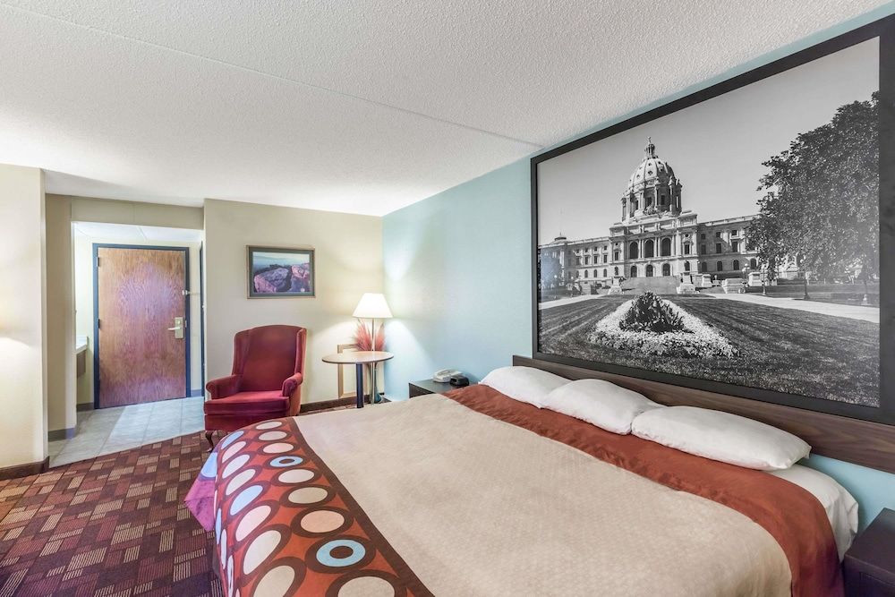 Super 8 by Wyndham Luverne 3