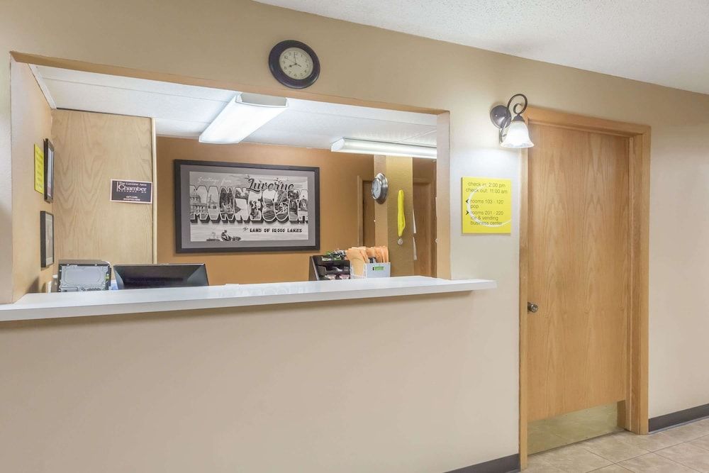 Super 8 by Wyndham Luverne 2