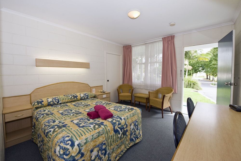 Colonial Court Motor Inn 3