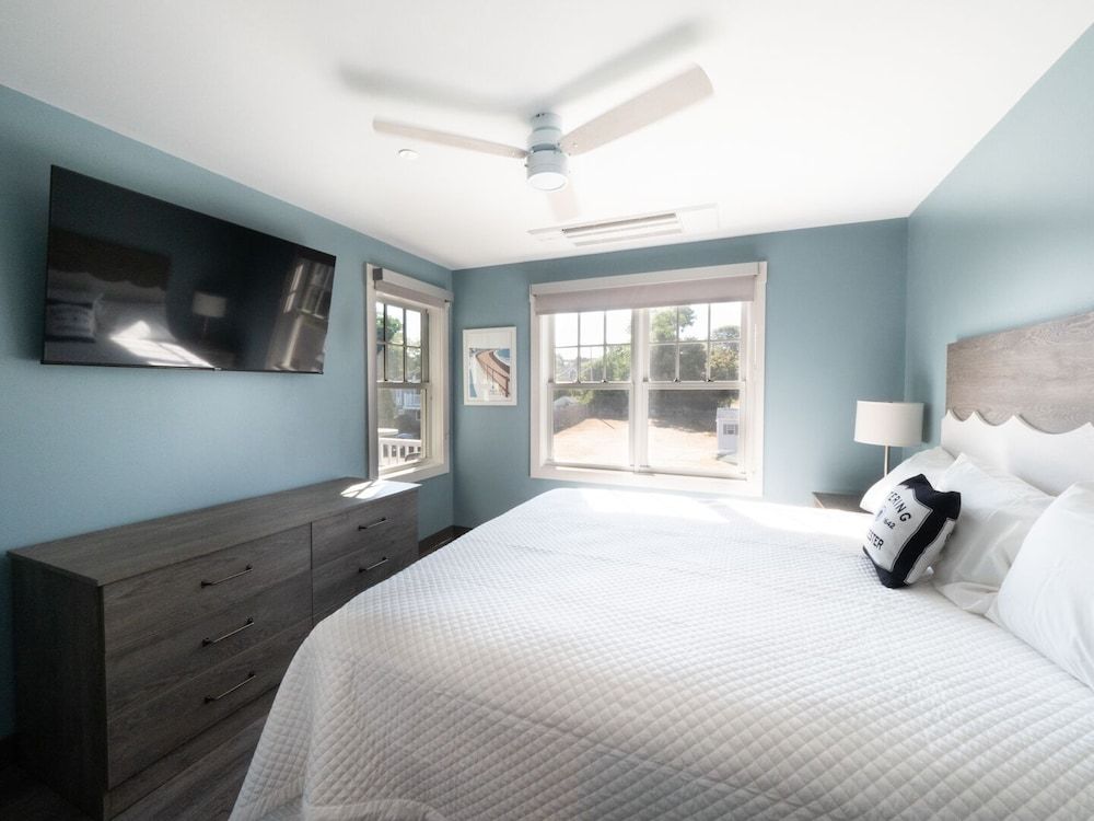 Long Beach Suites 3