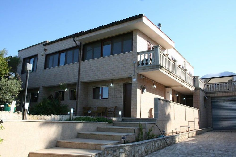 Le Sirene Bed and Breakfast -1 estrellas en Cellamare