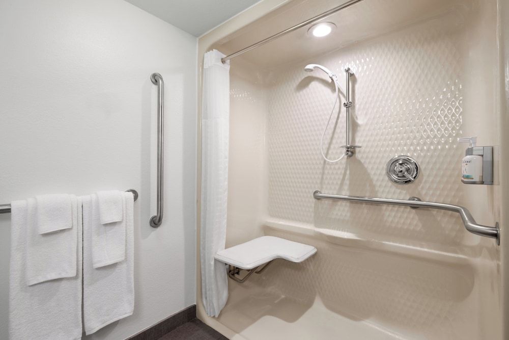 Garner Hotel Victoria - East by IHG 3