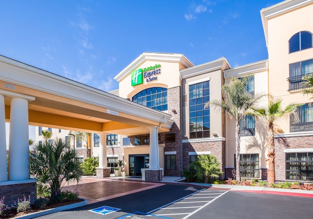 Holiday Inn Express & Suites Eureka by IHG 2 estrellas en Eureka