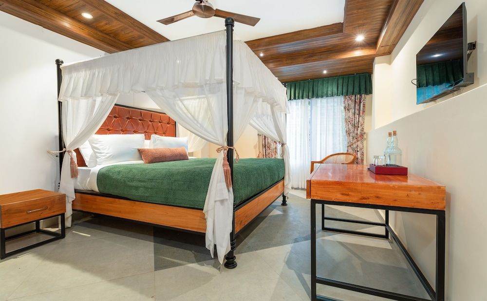 Summit Bougainvillea Tea Resort 3