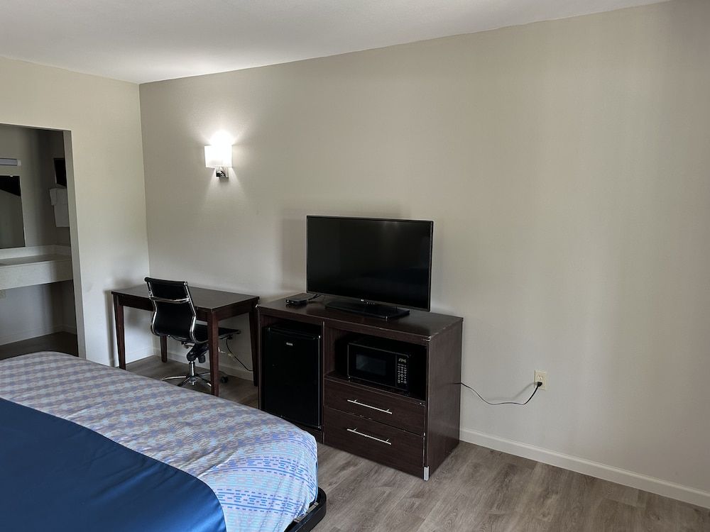 Oakwood Inn 3