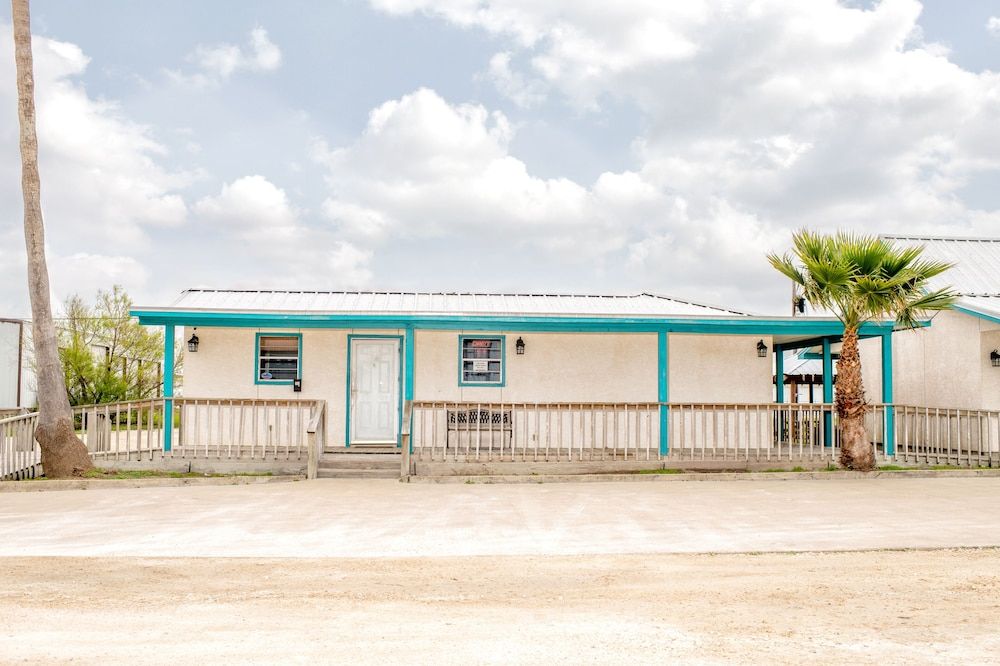 Captain Quarters Motel 1
