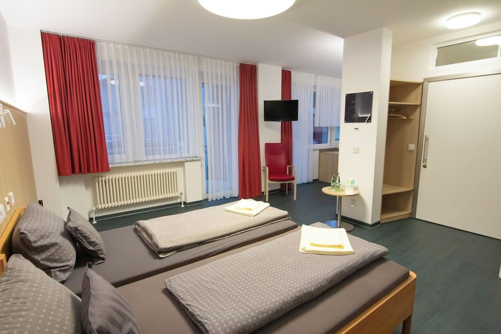 Green Night Hotel -1 estrellas en Falkenstein