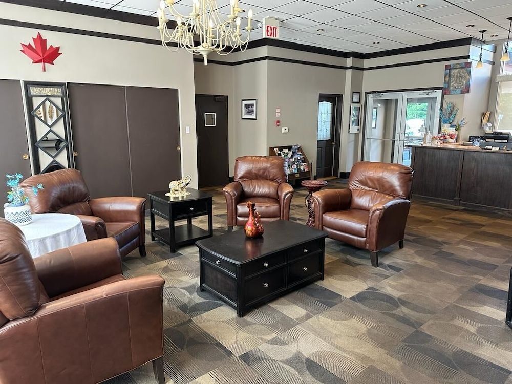 Bears Den Lounge and Motel 2