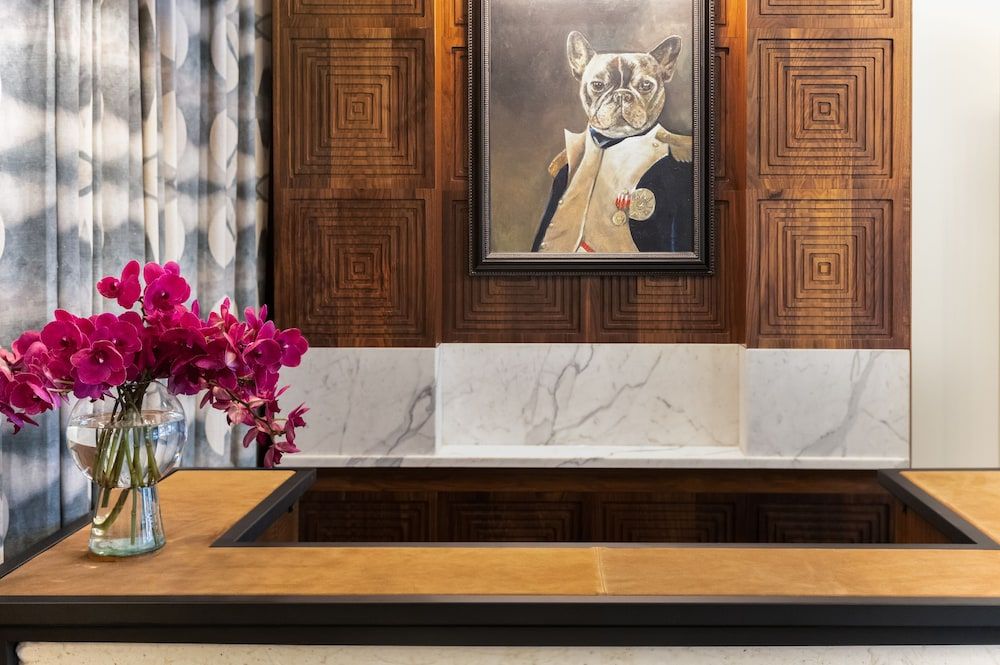 The Louis Hotel 3