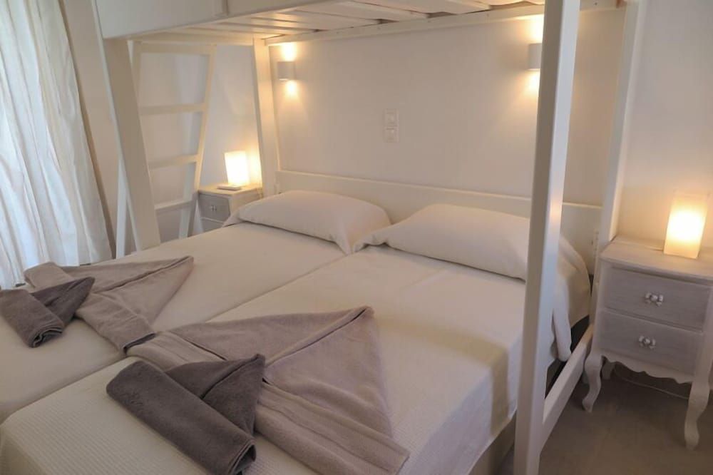 Afroditi Studios & Villas 3