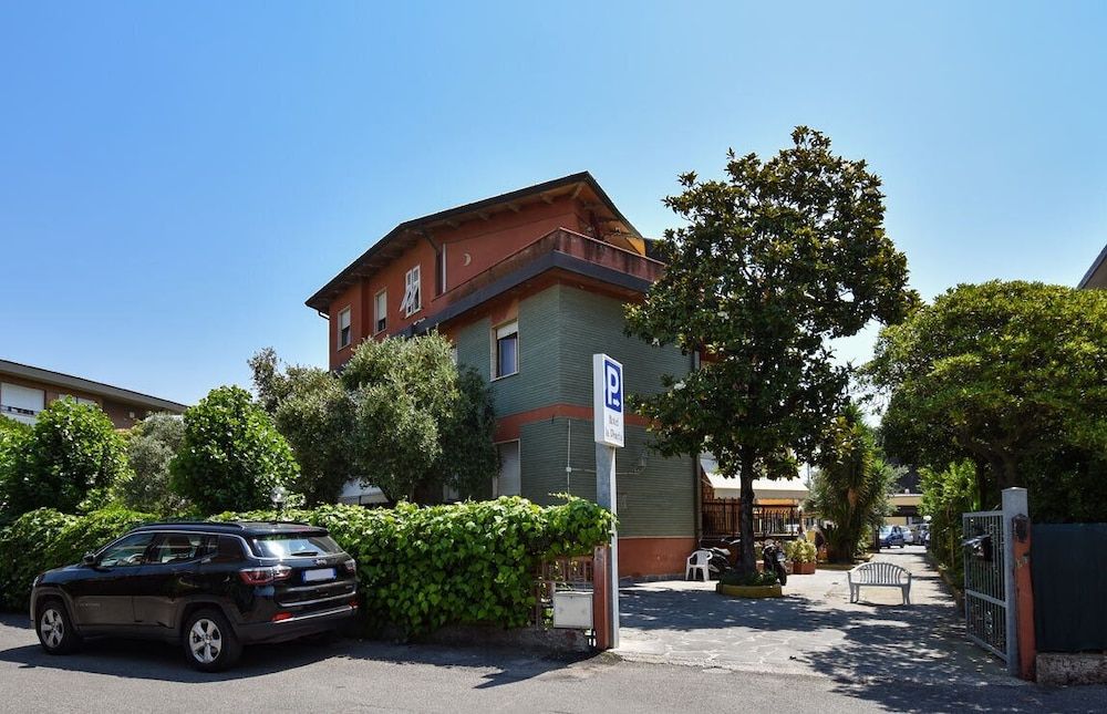 Hotel la pineta 2 estrelas em Carrara