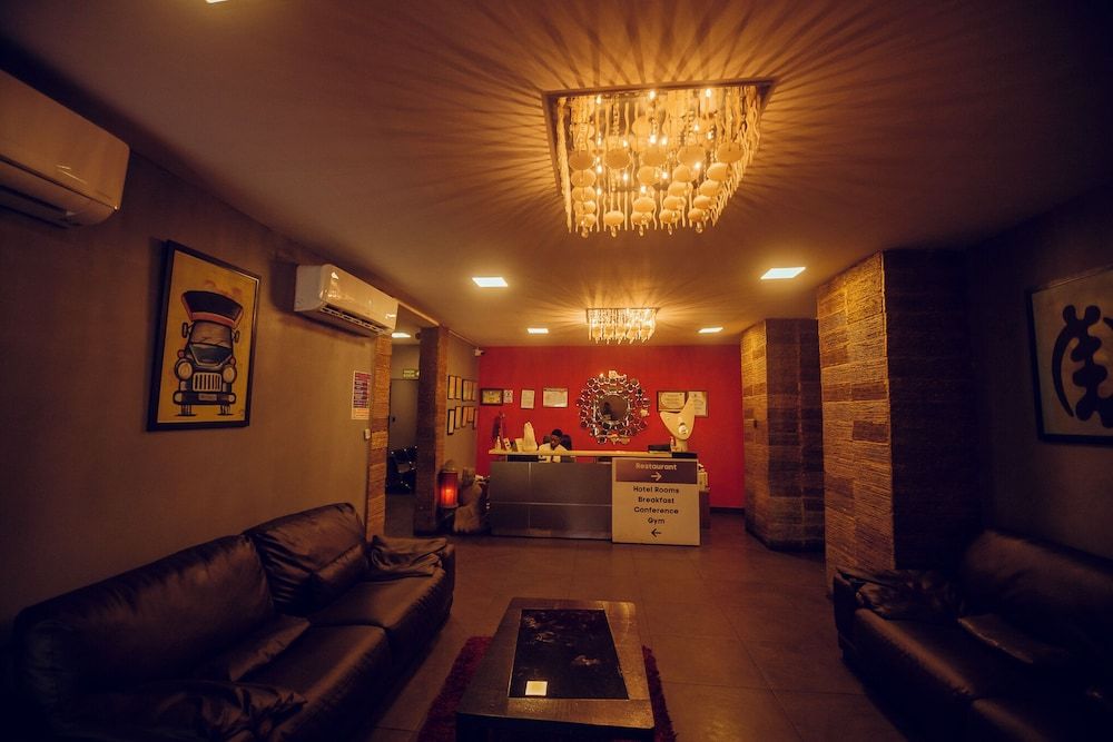 Noble House Hotel 2