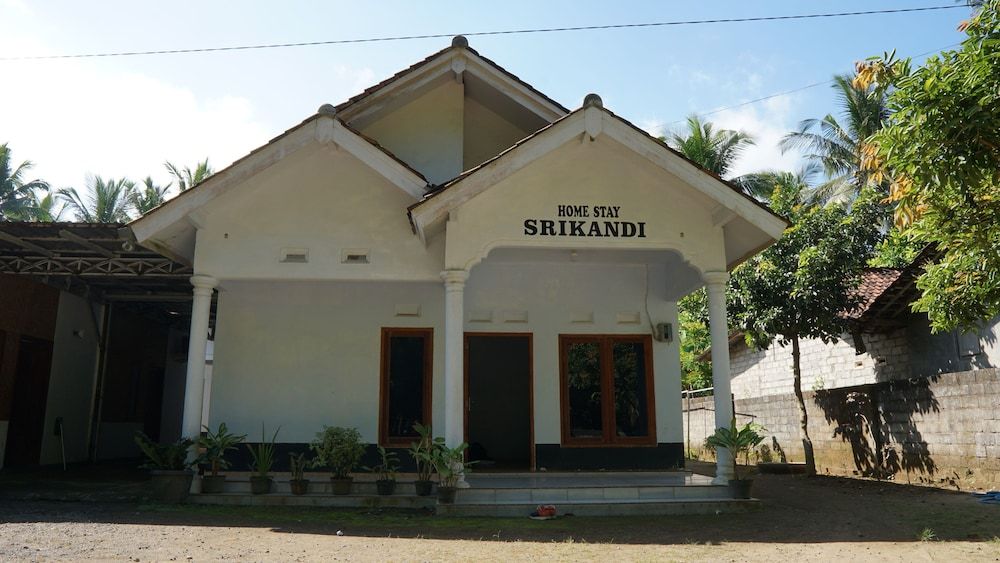 Hotel O Homestay Srikandi Pulau Merah BeachNearPantai Pancer 2 estrellas en Pasanggaran