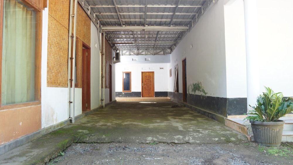Hotel O Homestay Srikandi Pulau Merah BeachNearPantai Pancer 2