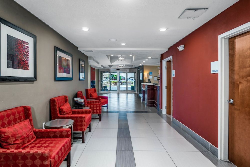 Holiday Inn Express & Suites Lantana by IHG 2