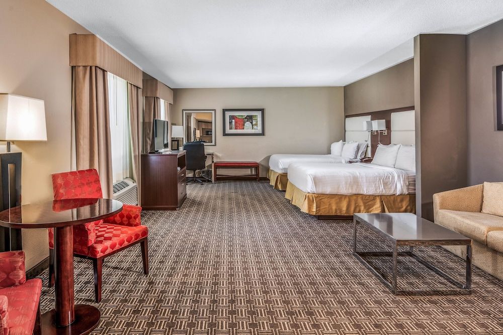 Holiday Inn Express & Suites Lantana by IHG 3