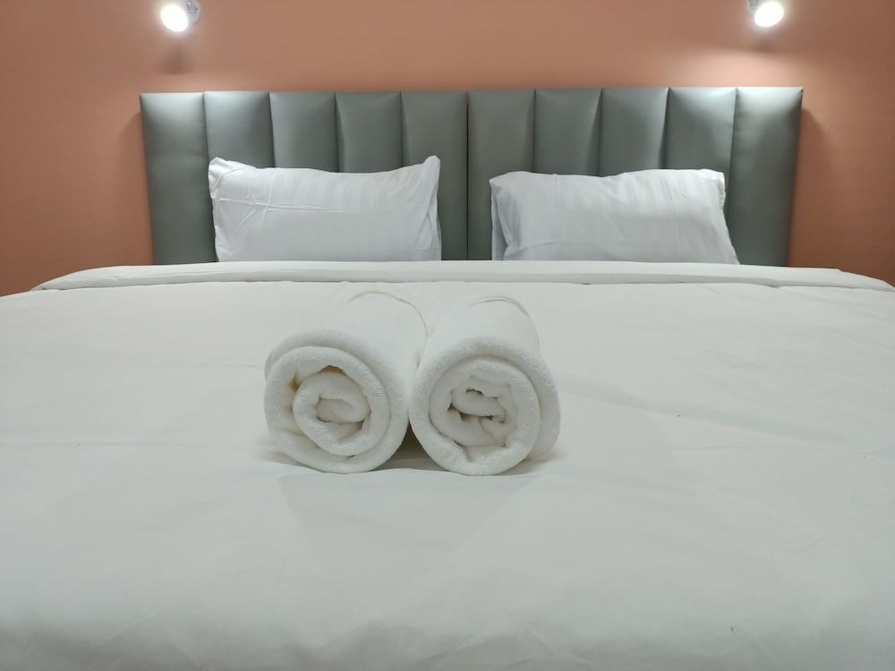 The Peachhotel 3