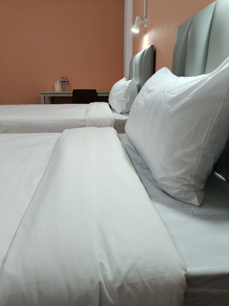 The Peachhotel 2