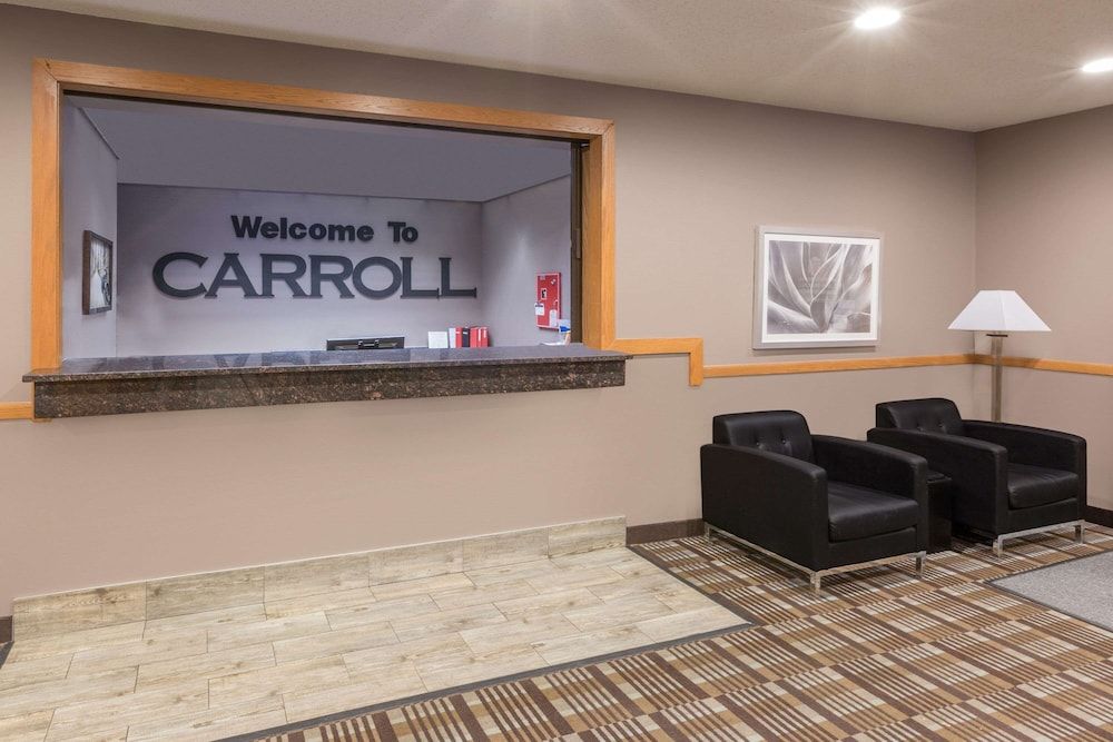 Super 8 by Wyndham Carroll/East 2