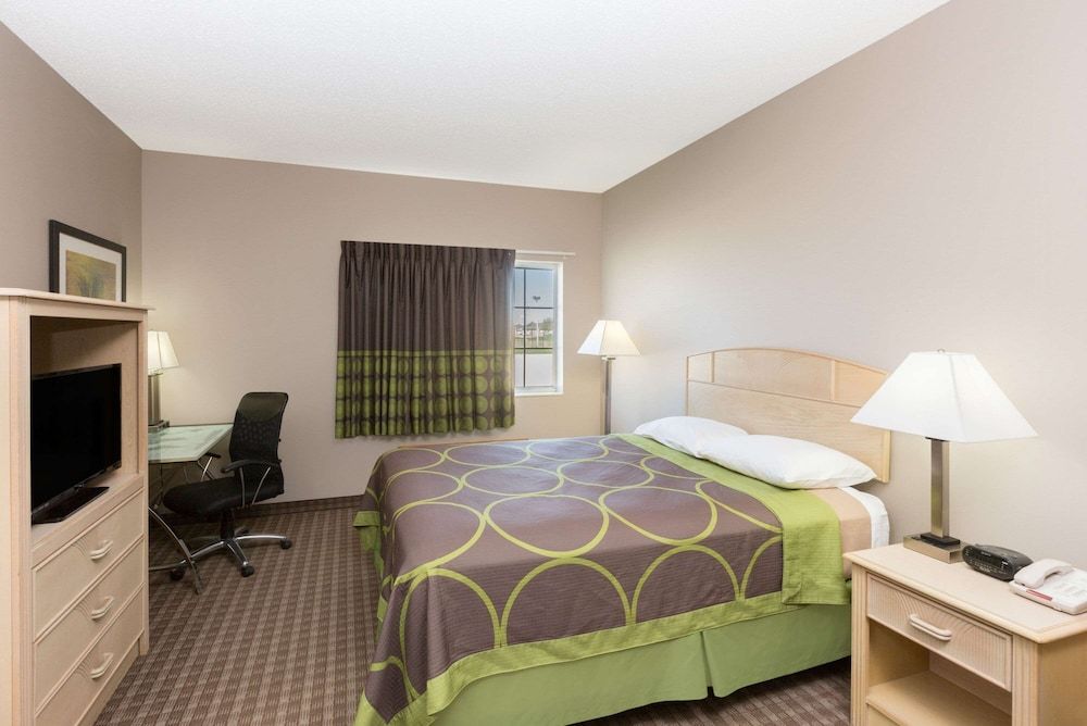 Super 8 by Wyndham Carroll/East 3
