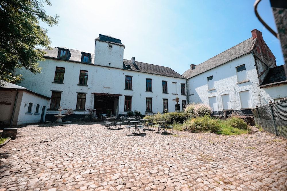 Le Domaine Du Château Blanc à 10 minutes de Pairi Daiza -1 estrellas en Jurbise