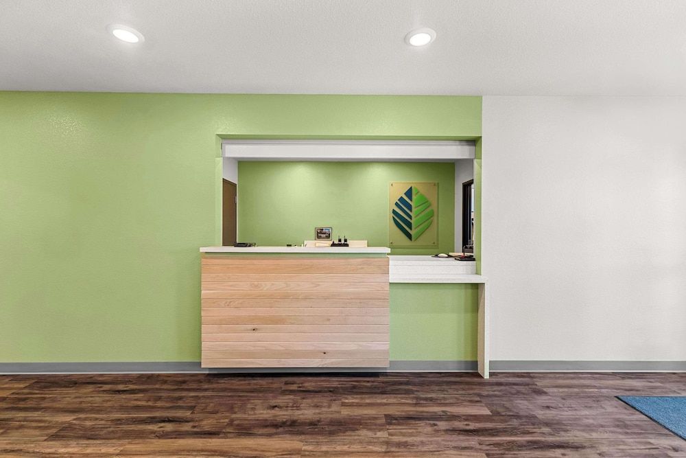 Woodspring Suites Corona 3