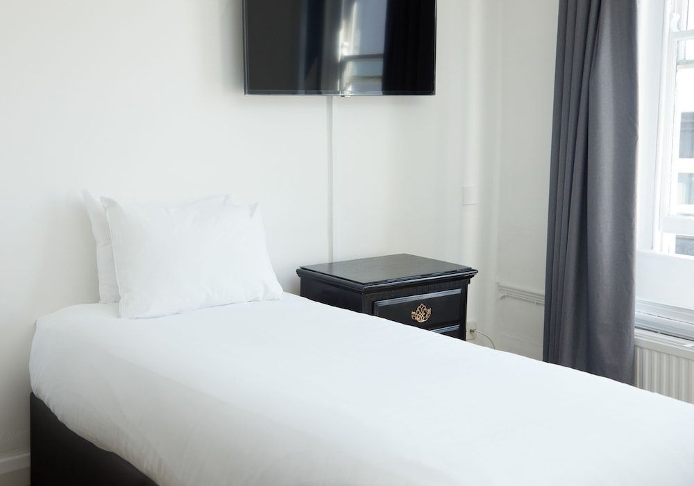 Bear Hotel Havant by Greene King Inns 3