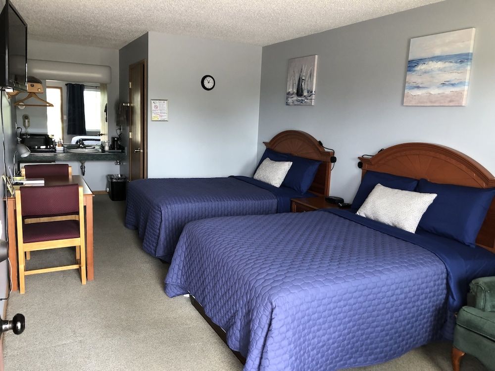 Edge Of The Woods Motel 3