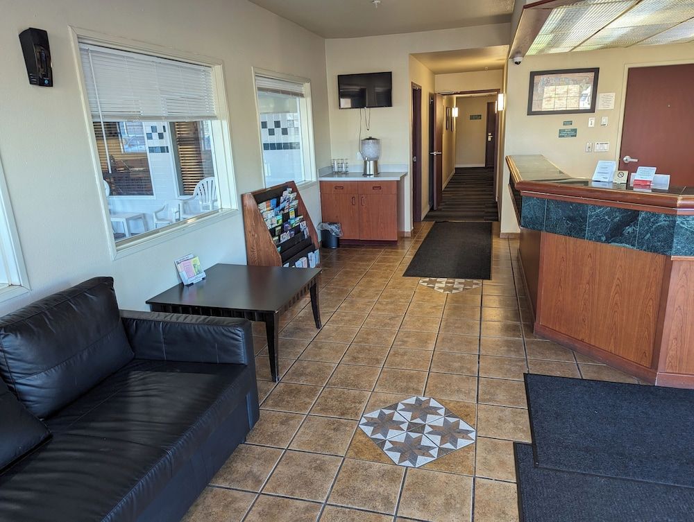 Toppenish Inn and Suites 3