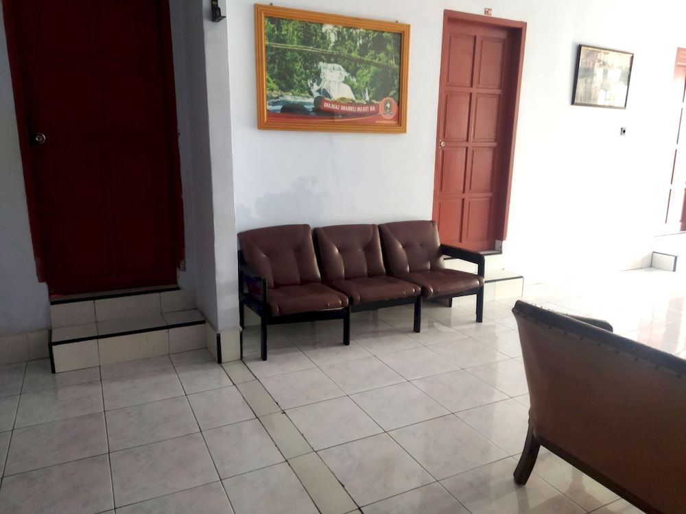 Hotel O Wisma Phinisi Syariah Near Mall of Pinrang Sejahtera 3