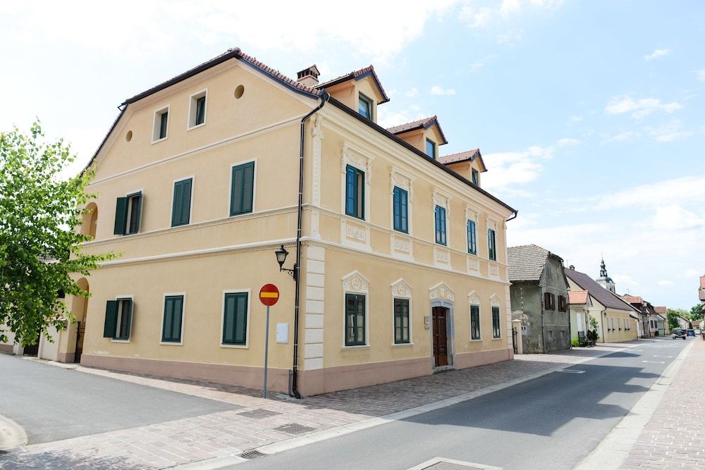 Vila Castanea 3 estrellas en Kostanjevica na Krki