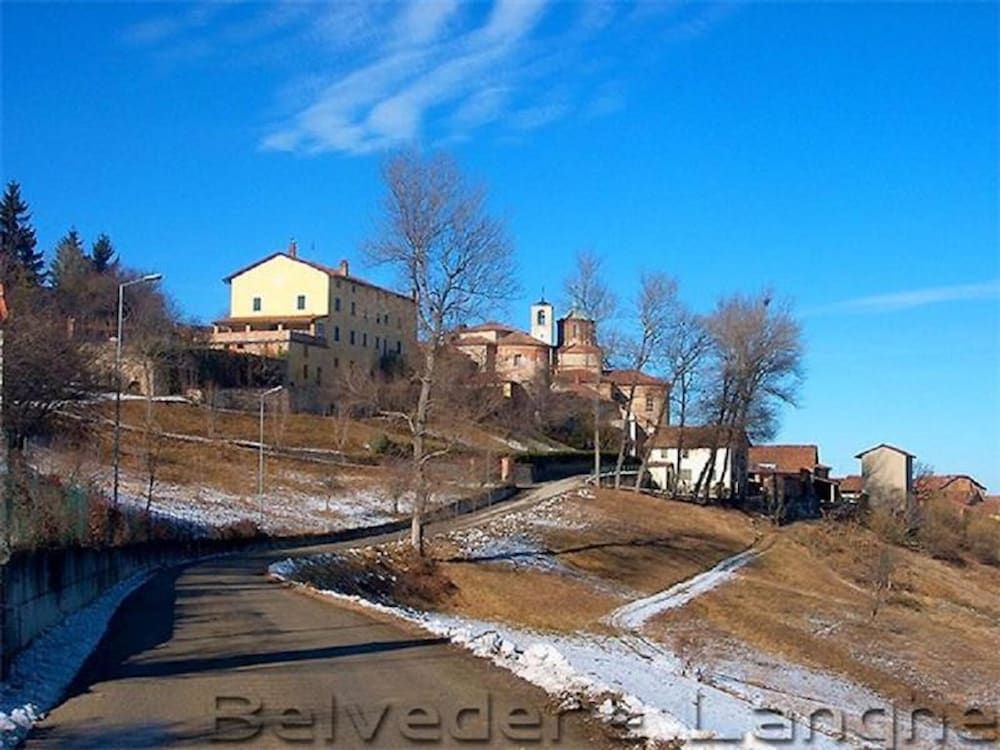 Casa Di Collina Nelle Langhe Typical Country House -1 estrellas en Belvedere Langhe