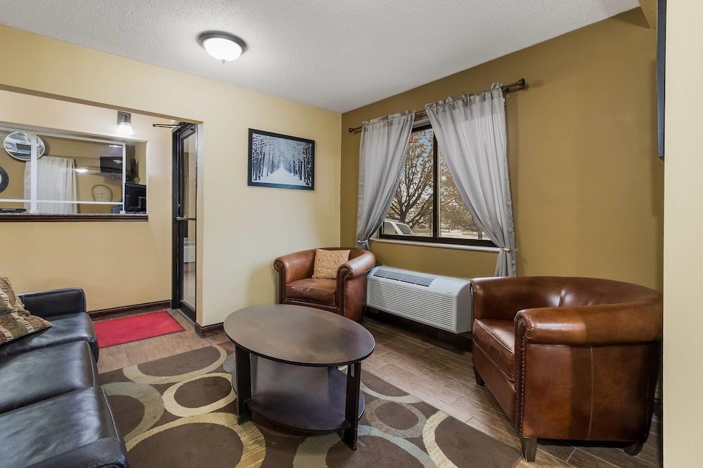 Econo Lodge Inn & Suites Yankton 2